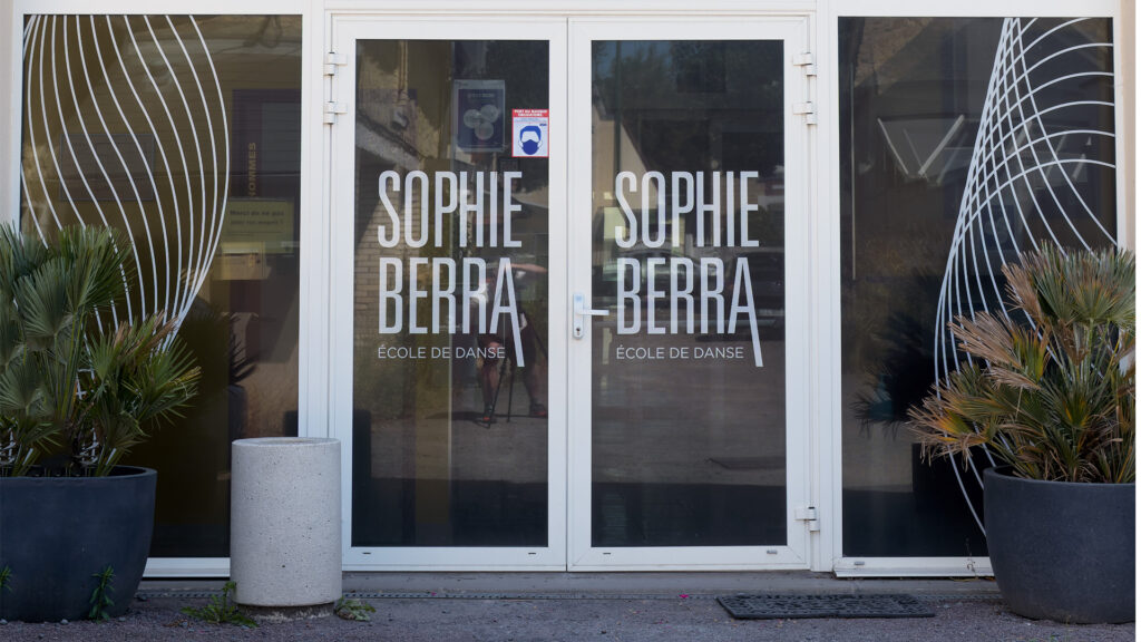 Entrée de l'école de danse Sophie Berra à Caen